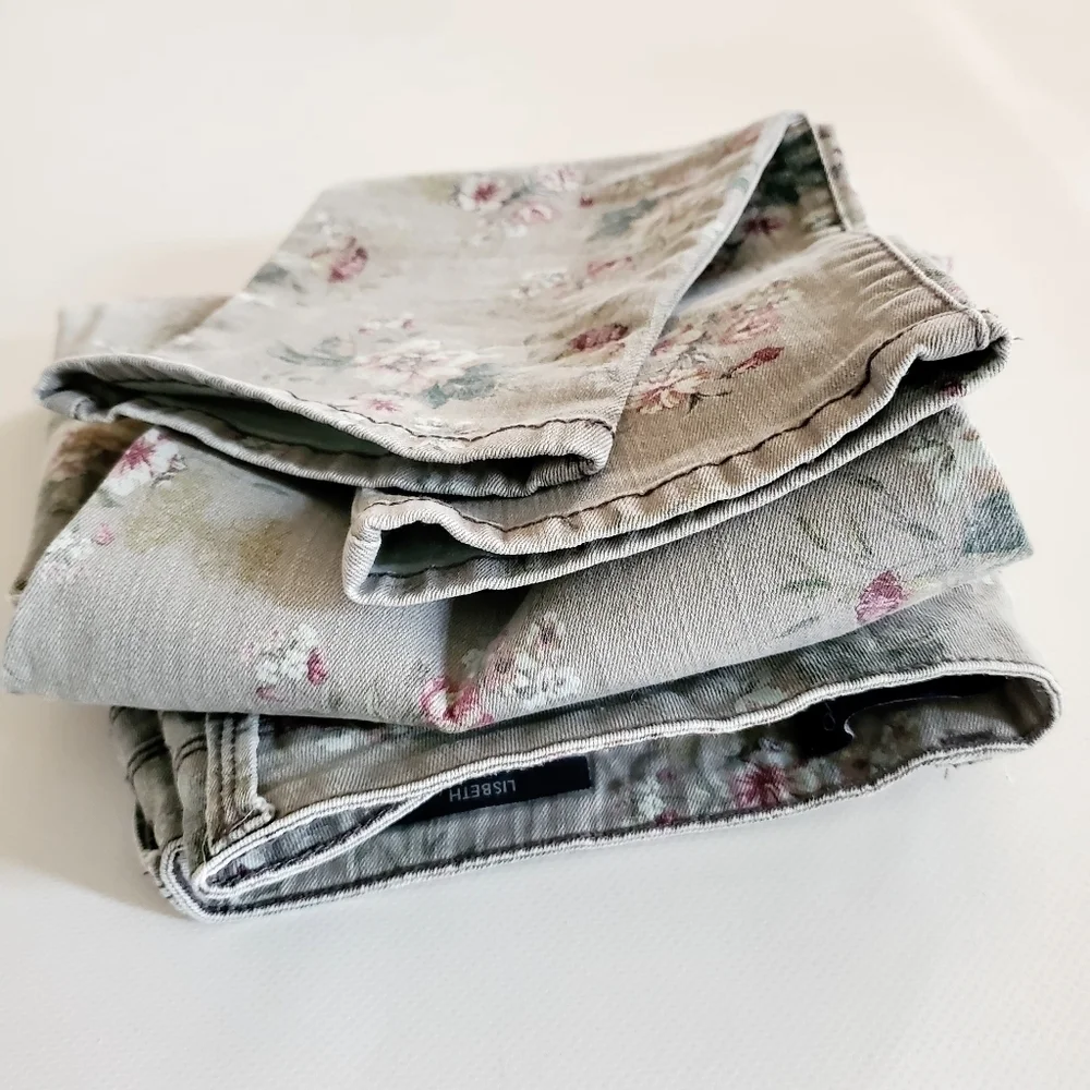 7001 * Bandolino Lisbeth Floral Print Jeans Gray Size 8P - Picture 11 of 15